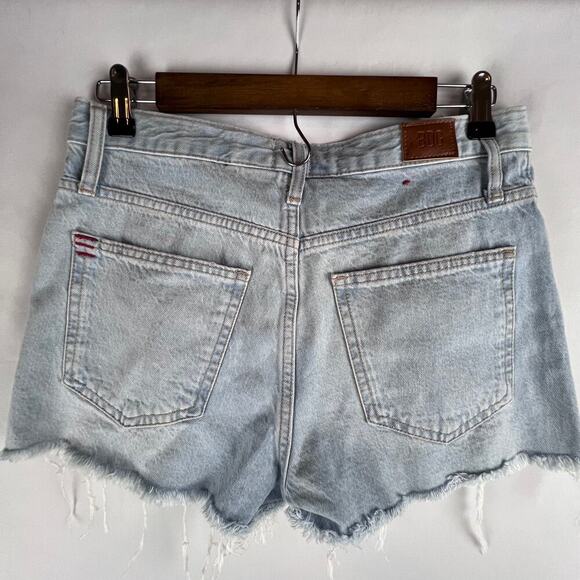 Urban Outfitters Women's Shorts Sz 27 Girlfriend High-Rise Distressed Blue Denim - Picture 2 of 8